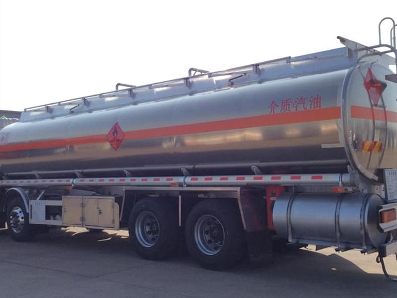 東風(fēng)天龍前四后八30方鋁合金運(yùn)油車(chē)