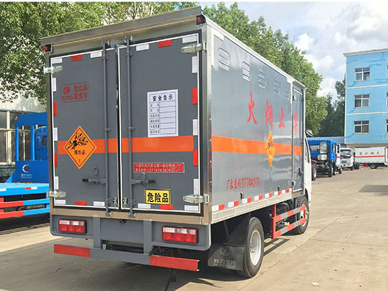 東風(fēng)4.1m    3.4噸爆破器材車